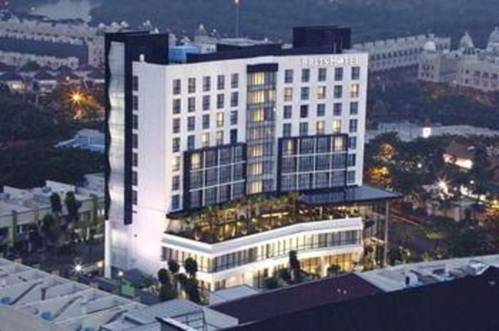 Brits Hotel Karawang Kültér fotó