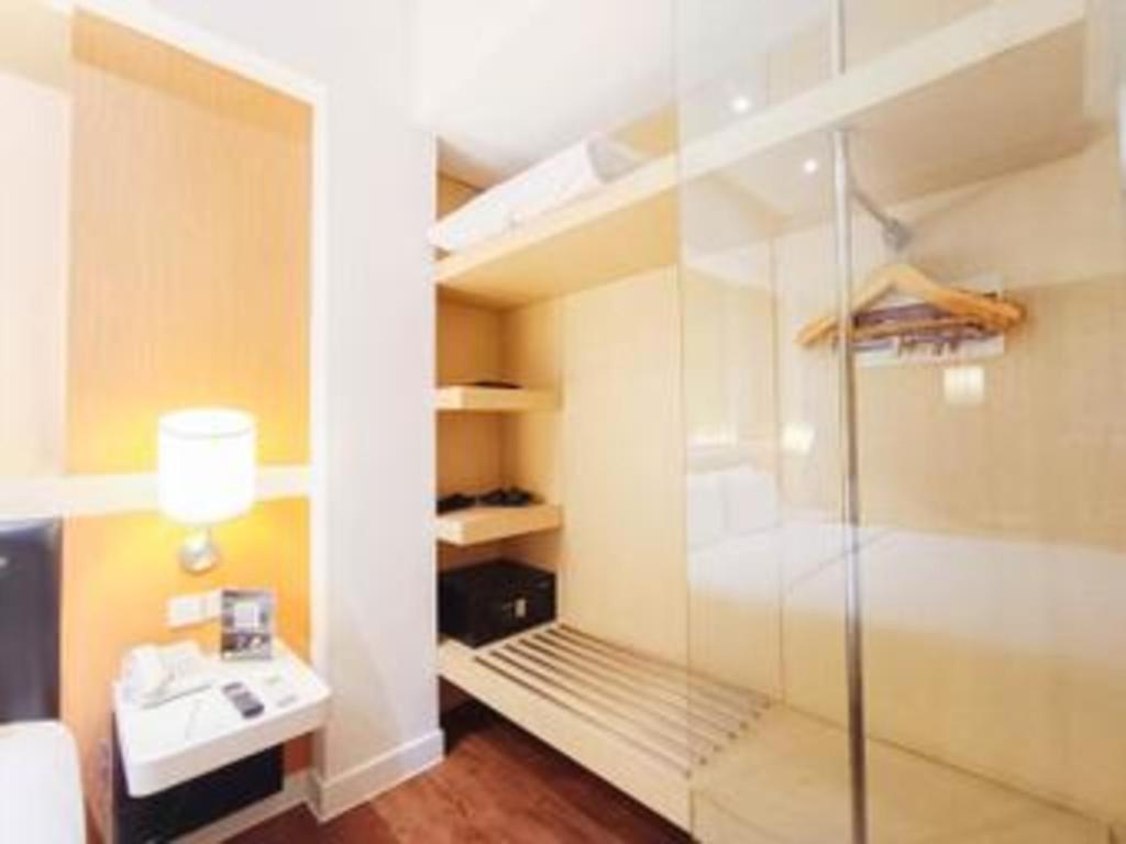 Brits Hotel Karawang Kültér fotó