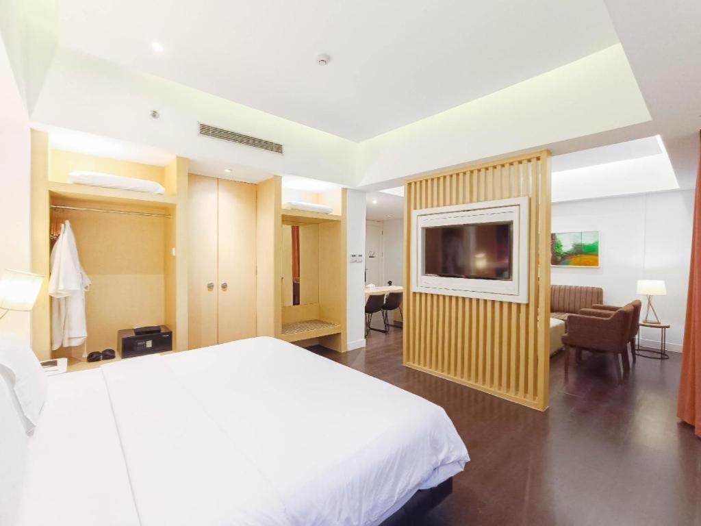 Brits Hotel Karawang Kültér fotó